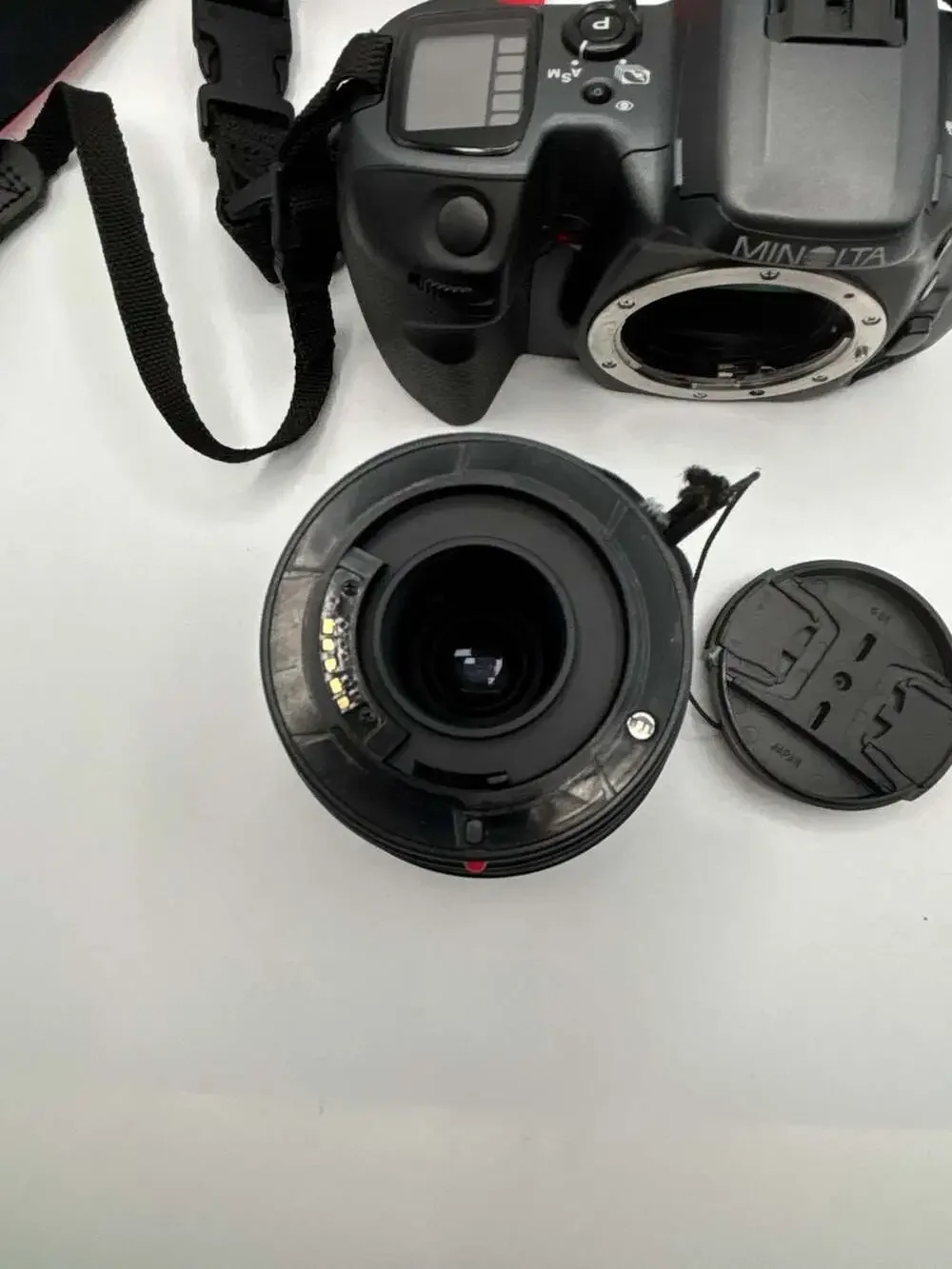 Minolta Maxxum 500si 35mm SLR Film Camera with Tamron 28-80mm Lens